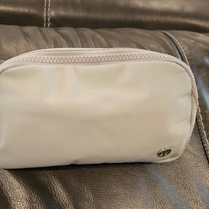 Lululemon everywhere belt bag